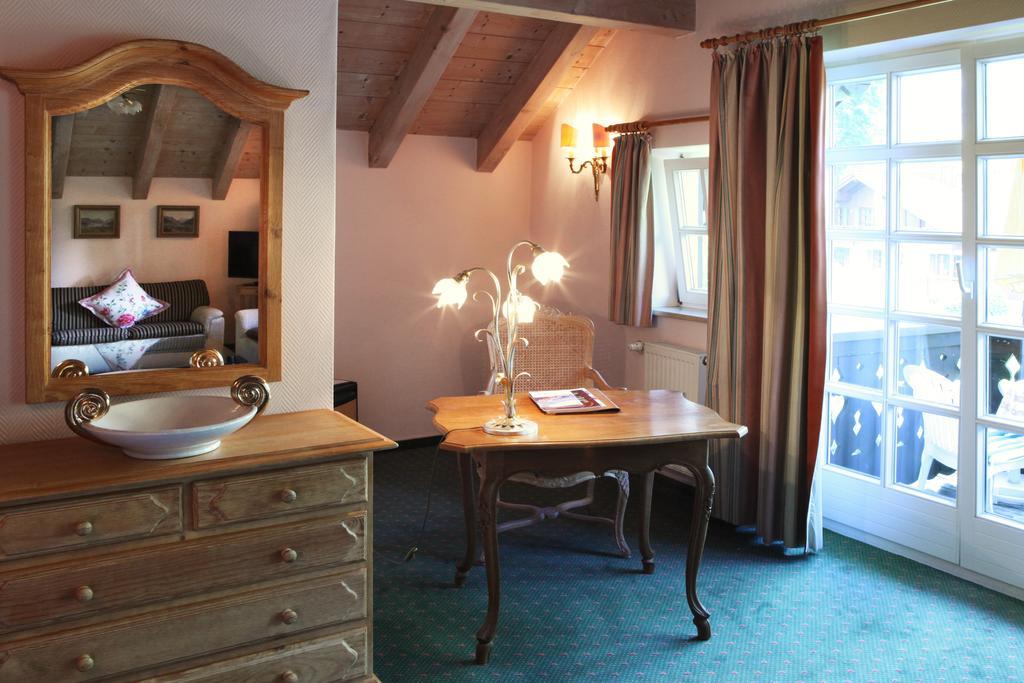 Hotel Edelweiss Garni Garmisch-Partenkirchen Rum bild